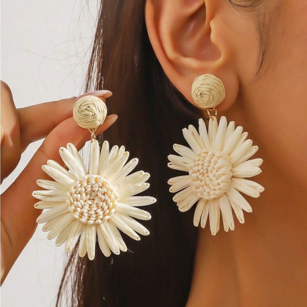 1 Pair Left 🌼 Flower Drop Earrings